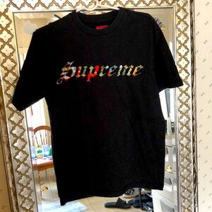 Authentic supreme black tee shirt. Mint condition
